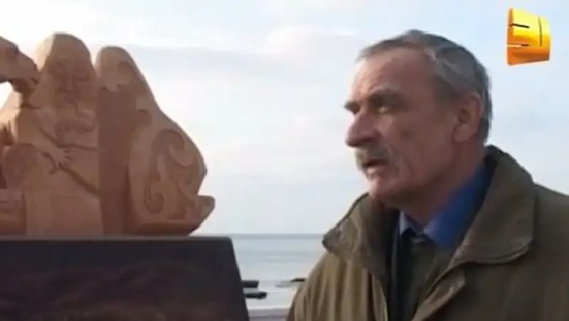 Актауский общественник выступает за демонтаж некоторых городских скульптур и памятников