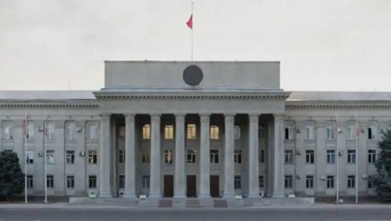 Правительство Кыргызстана преобразовано в кабинет министров