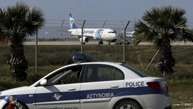 Стюардесса с угнанного на Кипр самолета считает захват "трогательным"