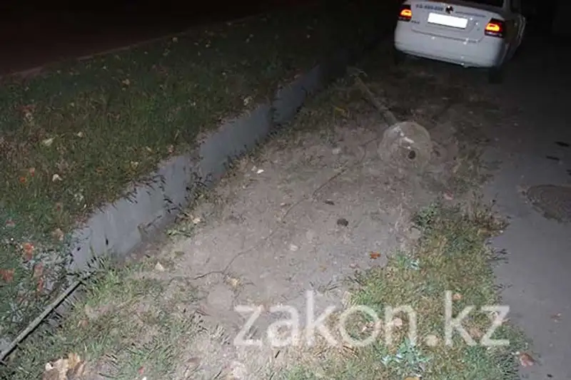 «Бомбилы» портят жизнь официальным таксистам в Алматы (фото) «Бомбилы» портят жизнь официальным таксистам в Алматы (фото), фото - Новости Zakon.kz от 04.10.2013 16:50