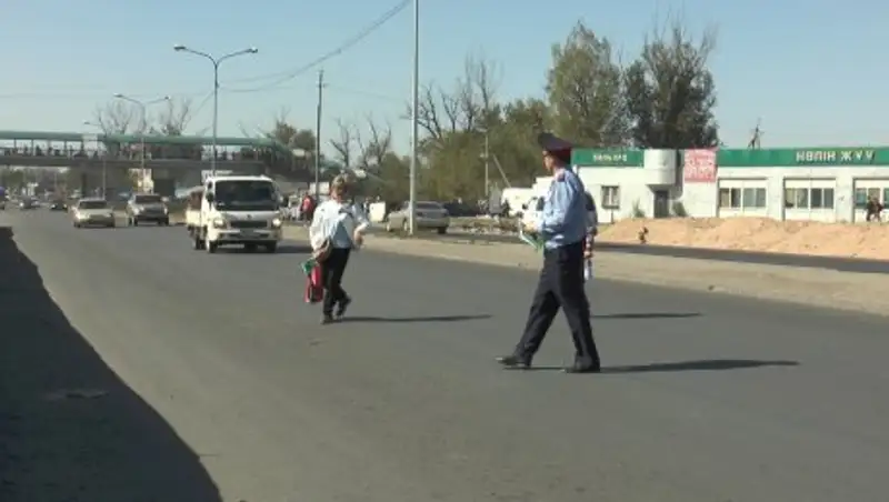 Полицейские оштрафовали более 30 пешеходов у алматинских рынков