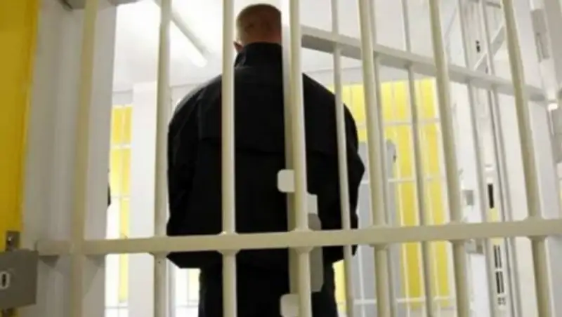 Отец-уголовник в ВКО изнасиловал несовершеннолетнюю дочь и заразил сифилисом