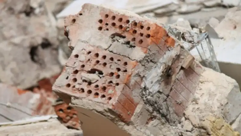 Число погибших при крушении здания в Камбожде возросло до 24