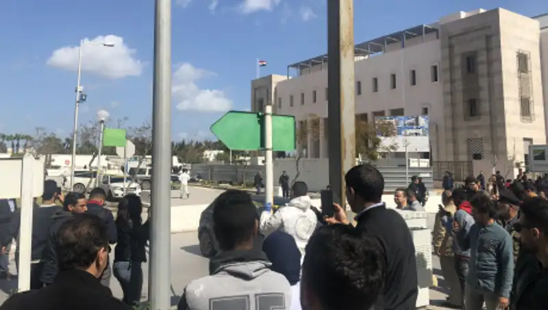 Смертник взорвал бомбу у посольства США в Тунисе