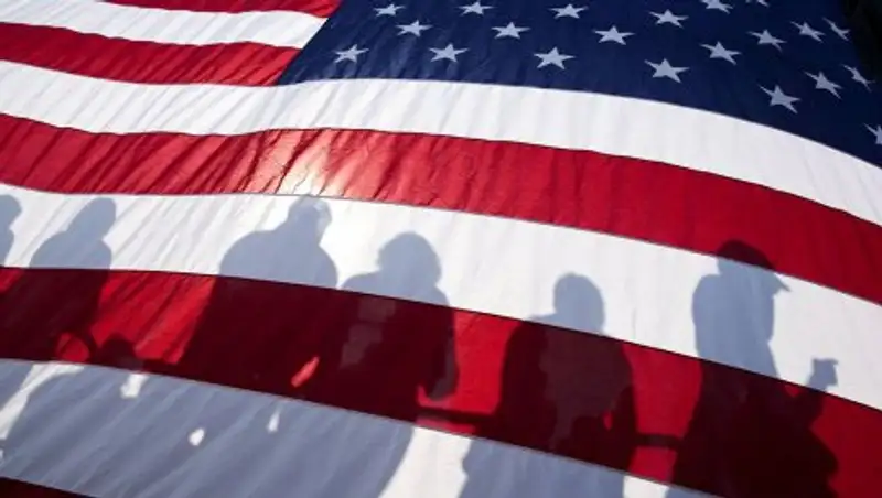 Опрос: более 60% американцев считают, что США стали меньше уважать