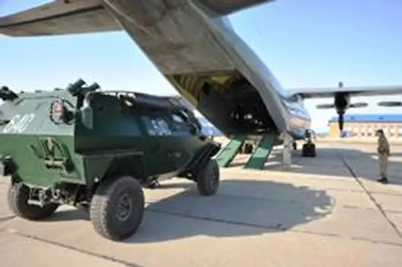 Казахстанские военнослужащие вылетели в Таджикистан на учение «Мирная миссия-2012», фото - Новости Zakon.kz от 05.06.2012 17:06