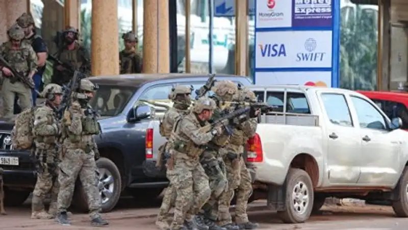 В Буркина-Фасо допустили, что нападение на кафе может являться терактом