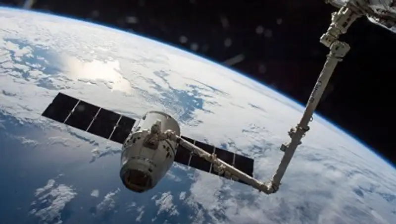 Среднюю высоту орбиты полета МКС увеличили на 800 метров