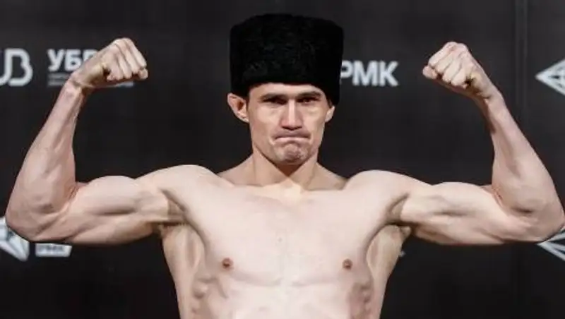 Казахстанский боец Кичигин одержал победу над соперником из Таджикистана