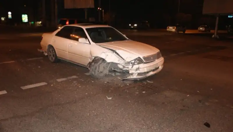 Водители Toyota и Mazda не поделили перекресток в Алматы