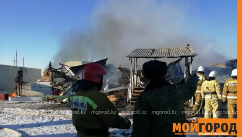 В вахтовом городке ЗКО сгорели 13 жилых вагончиков