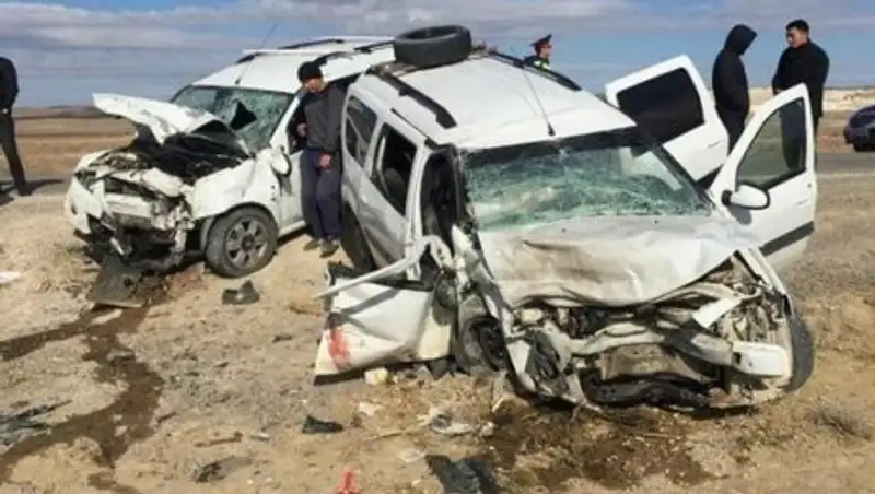 В ДТП на трассе Мангистауской области пострадали 10 человек