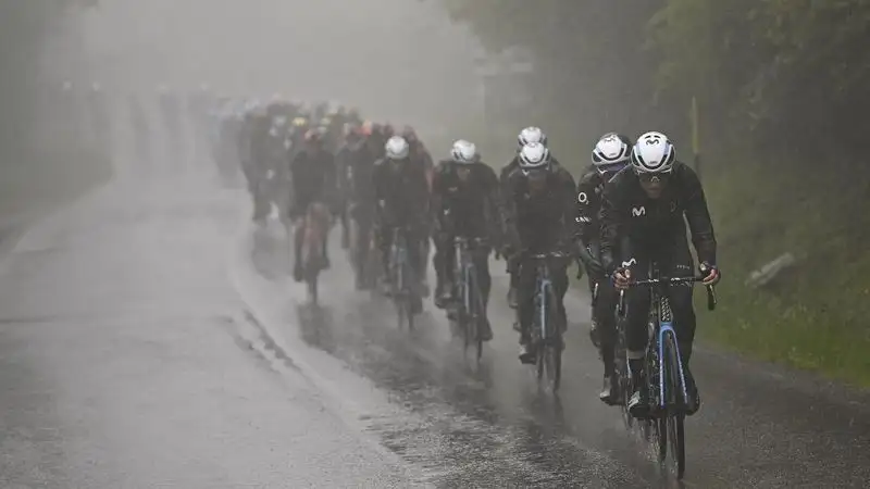 Велоспорт Сход Гонщиков, фото - Новости Zakon.kz от 17.05.2023 12:17