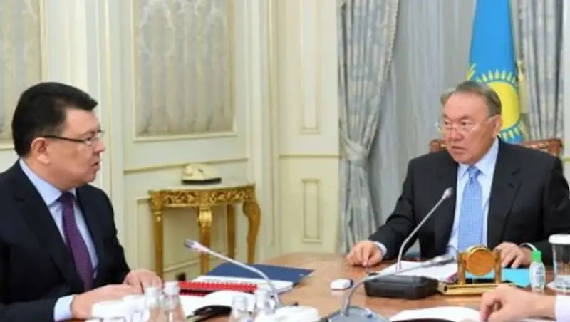 Назарбаев Бозумбаеву: Мы начинаем работать тогда, когда проблема нас догнала