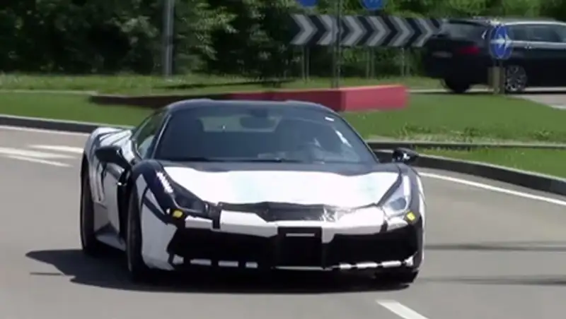 Осенью Ferrari представит родстер 488 GTS