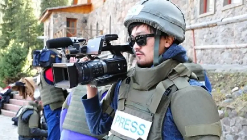 Казахстанские журналисты учились работать в зоне боевых действий