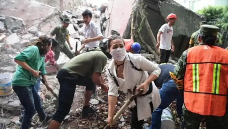 Число жертв землетрясения в Мексике достигло 225 человек