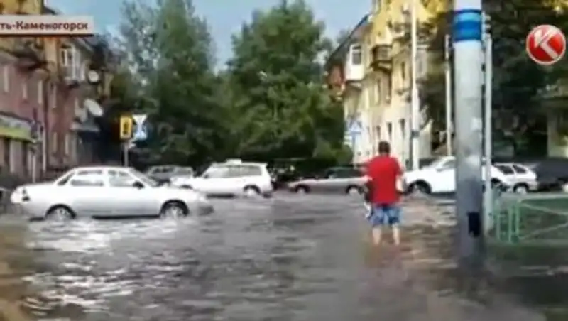 Жителей Усть-Каменогорска взбодрил град