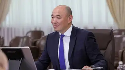 Новый министр промышленности рассказал об изучении казахского языка и назвал себя кандасом
