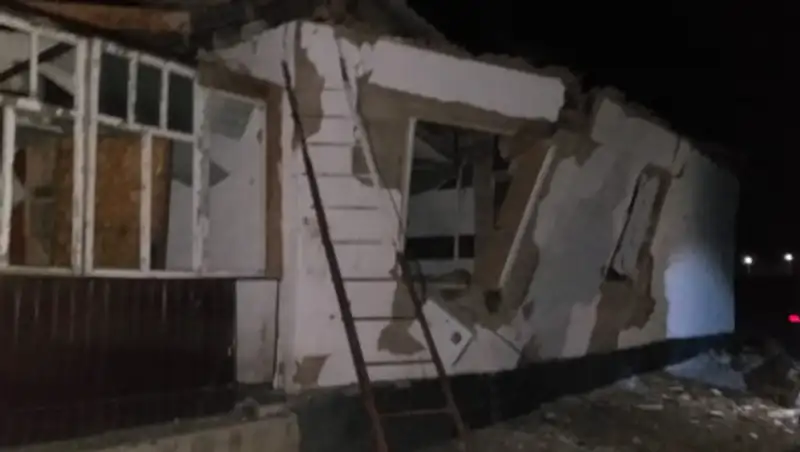 Семеро человек, включая четырех детей, пострадали при взрыве газа в Аягозе