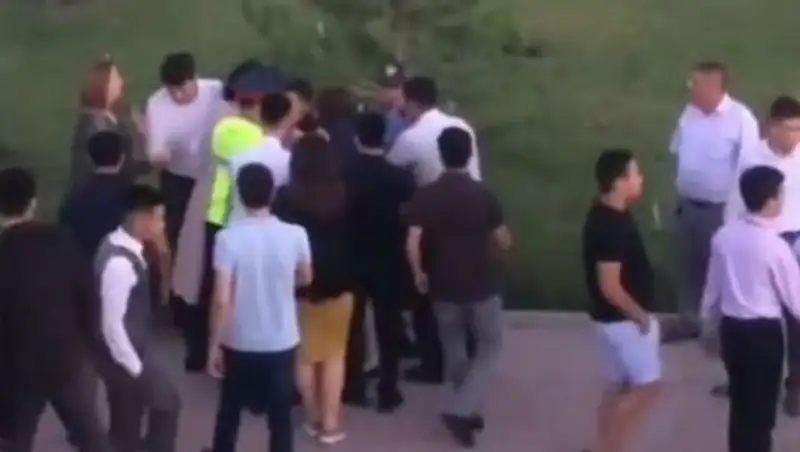 Потасовку школьников в Шымкенте сняли на видео