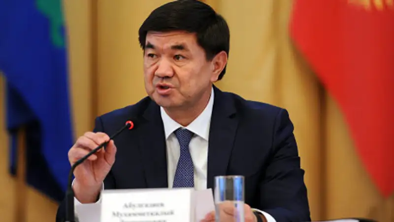 За год в Кыргызстане уволили шесть министров