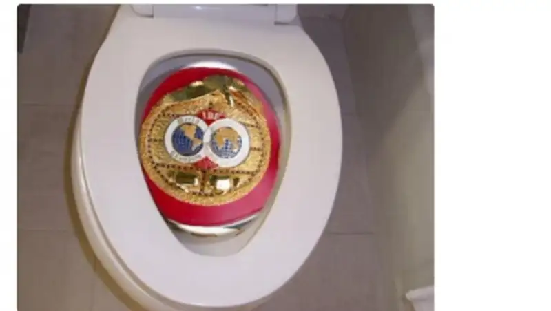 Тайсон Фьюри смыл пояс IBF в унитазе