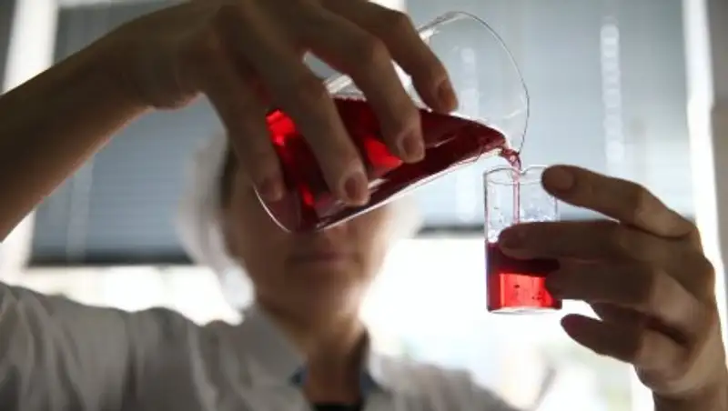 Учёные объяснили, почему опасно пить фруктовый сок на голодный желудок