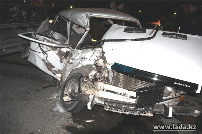 В результате ДТП в Актау, 5 человек в тяжелом состоянии доставлены в больницу (фото), фото - Новости Zakon.kz от 27.11.2013 03:33