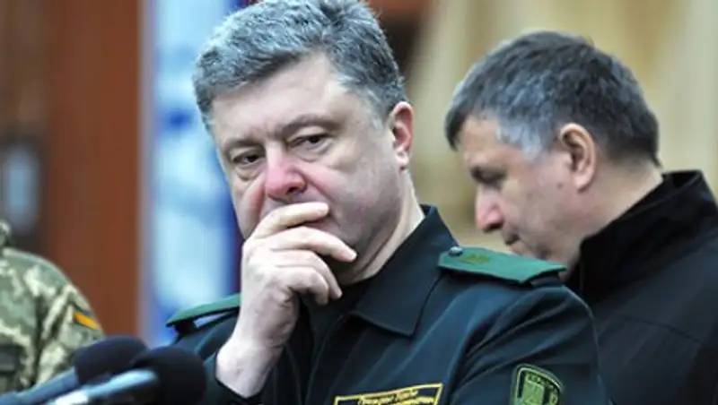 Порошенко углядел пропаганду в травле футболиста Зозули фанатами