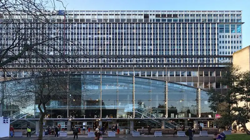 В Париже двое мужчин угрожали взорвать вокзал