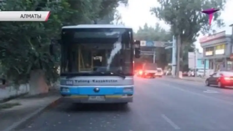 В Алматы автобус раздавил ноги ребенку