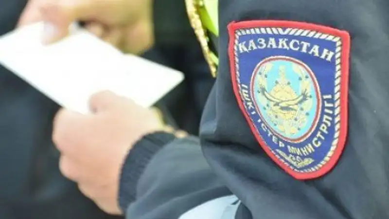 В Павлодаре арестовали мужчину, который плюнул в лицо полицейскому