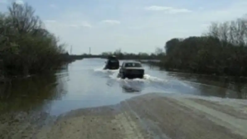 Асет Исекешев поручил в скорейшем порядке восстановить дороги, размытые талыми водами