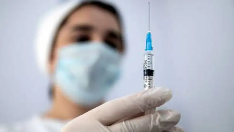 Насколько увеличилось число получивших вакцину казахстанцев
