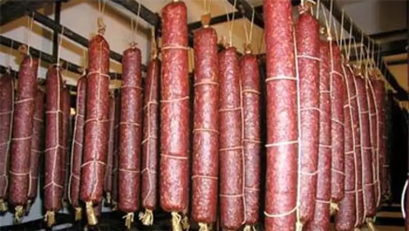 Казахстанские колбаса и полуфабрикаты не могут попасть на российский рынок, фото - Новости Zakon.kz от 21.10.2013 15:34