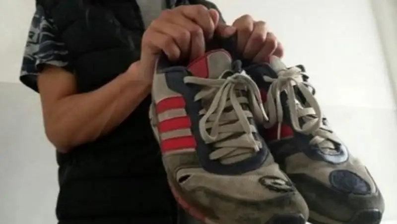 В Усть-Каменогорске мужчины отобрали обувь у инвалида