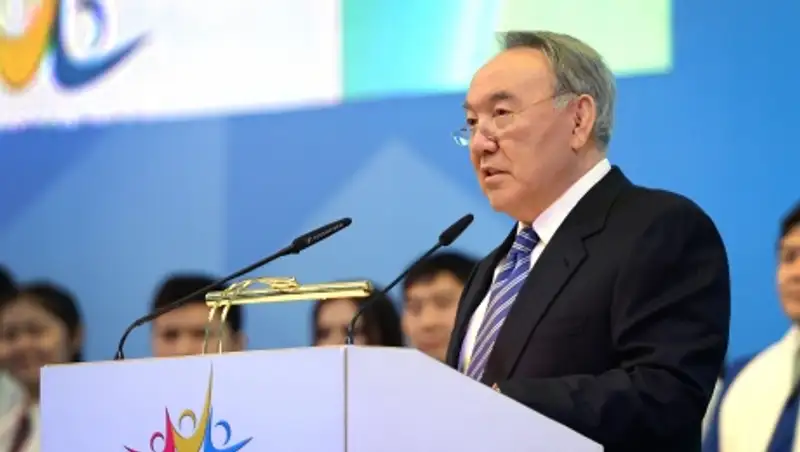 Назарбаев рассказал студентам о незавидной доле нефтяников