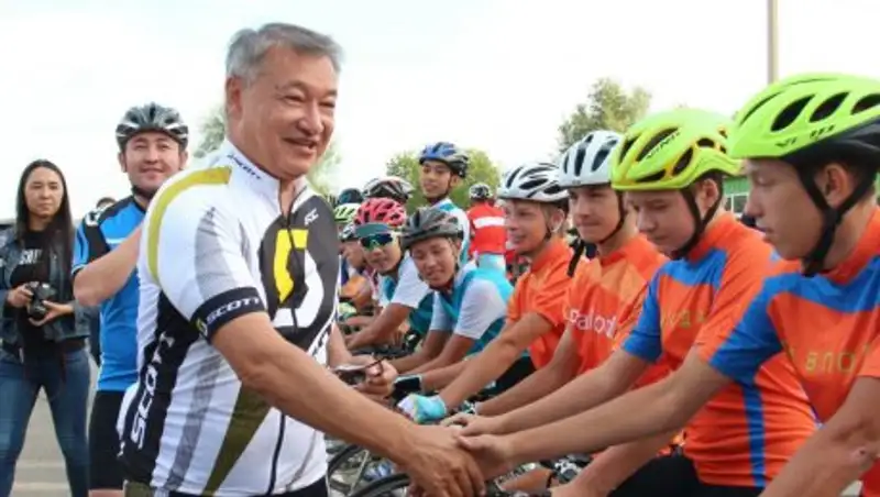 Аким ВКО вместе с велогонщиками оценил трассу