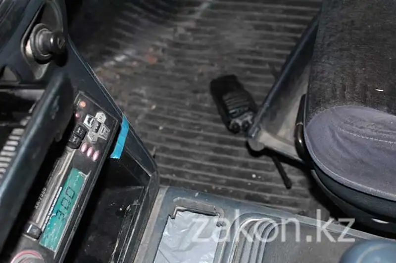 Водитель Мазды протаранил две машины и покинул место ДТП, Алматы (фото), фото - Новости Zakon.kz от 13.11.2013 18:48