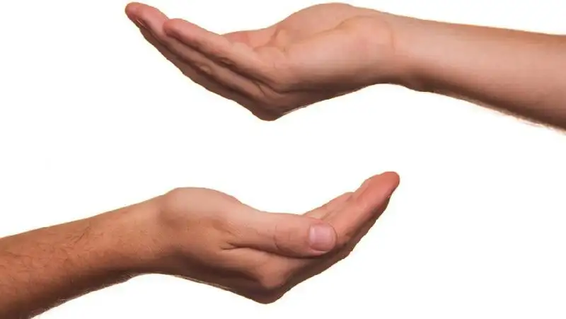 Астанчанка узнала, что на ее болеющей дочке зарабатывают деньги