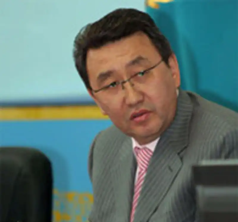 Вице-министр индустрии Камалиев попал в серьезное ДТП, фото - Новости Zakon.kz от 26.01.2011 16:06