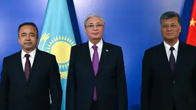 О строительстве третьего железнодорожного перехода между Казахстаном и Китаем высказался Токаев