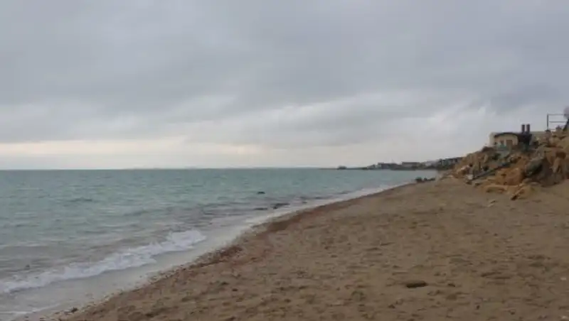 В Актау на побережье нашли труп мужчины