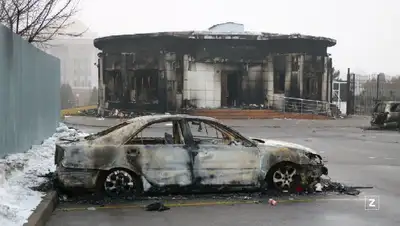 сгорело здание, машина , фото - Новости Zakon.kz от 22.01.2022 15:46