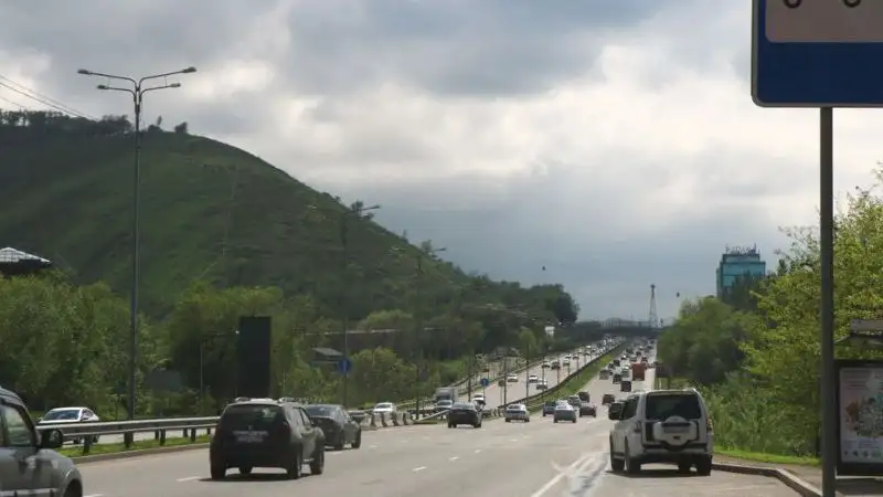 Как ведутся ремонтных работы по проспектам Абая и аль-Фараби в Алматы