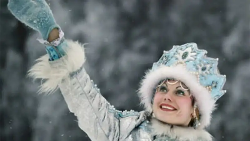 Откуда появилась снегурочка. Позовем снегурочку. Снегурочка арт 18. Костюмы снегурочки в новосибирской филармонии. Снегурочка появилась.