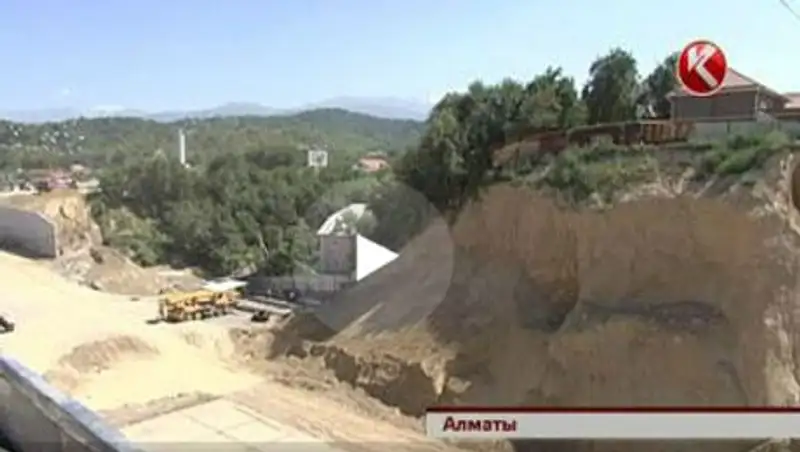 В Алматы родители школьников взбунтовались против строительства развязки