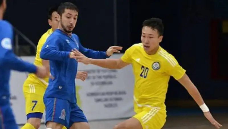 Сборная Казахстана по футзалу победила Азербайджан в товарищеском матче в Баку