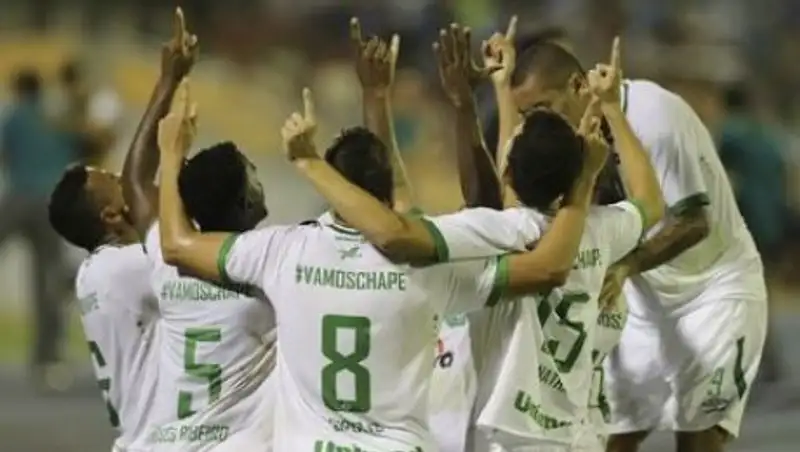 «Шапекоэнсе» выиграл первый международный матч после авиакатастрофы